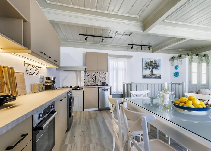 Amorama - Authentic Village In Glossa